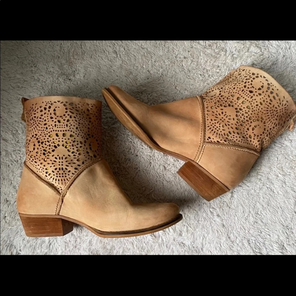 Women's Boots Size 6
